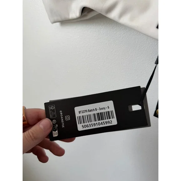 Bo+Tee Women's Soft Active Twist-Back Layered Sports Bra Ivory Size Small – NWT - Picture 3 of 5